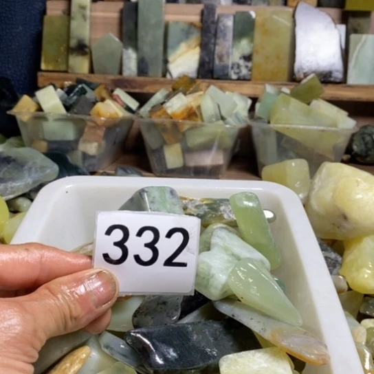 【闪购商品】蛇纹石玉未镶嵌珠宝玉器