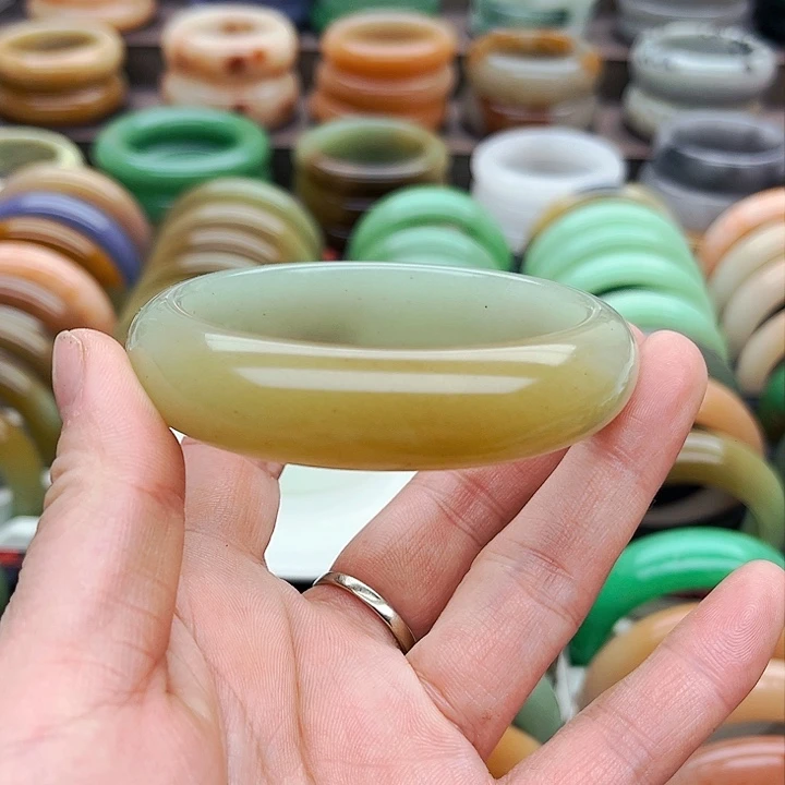 未镶嵌手镯（圆镯）石英质玉