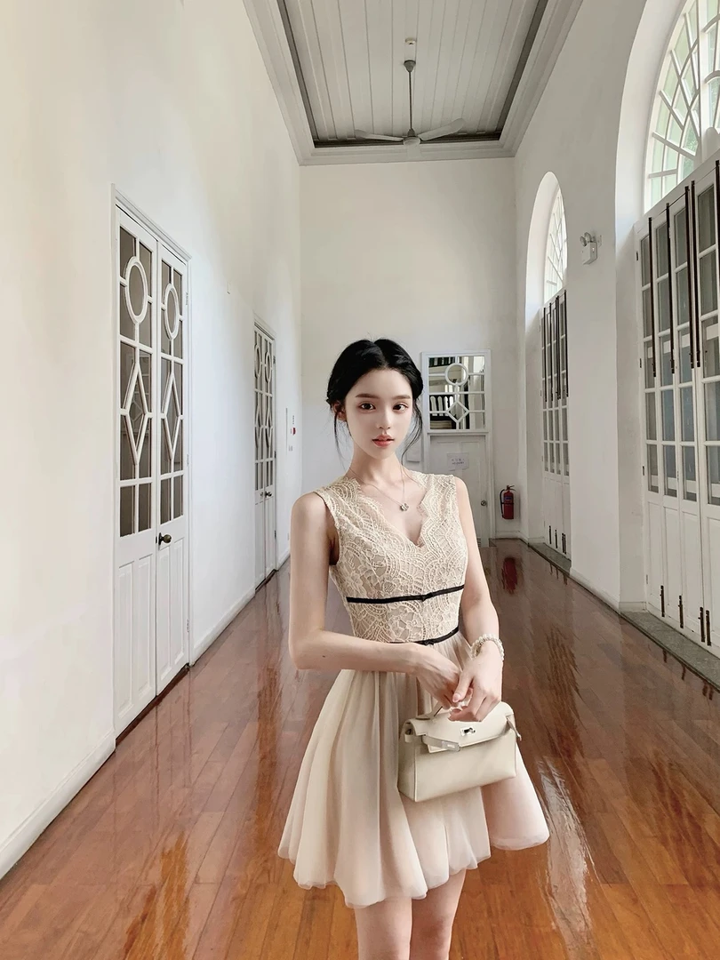 JUJU【宛转芭蕾曲】收腰显瘦蕾丝拼接网纱无袖连衣裙