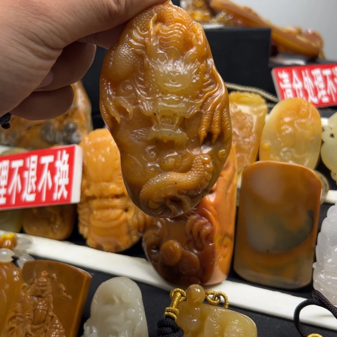未镶嵌石英质玉（黄龙玉）黄龙玉