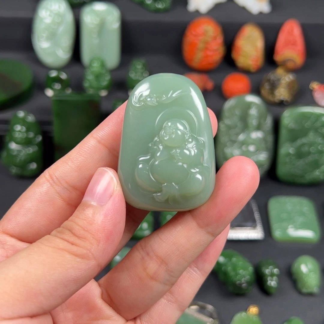 颈饰未镶嵌和田玉（碧玉）