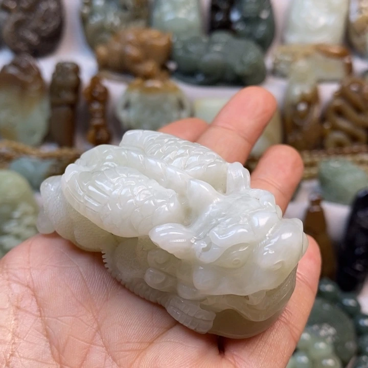 大***子和田玉未镶嵌颈饰