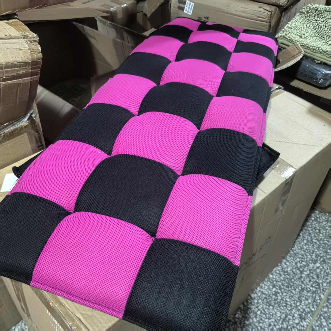 红黑格子网面长条坐垫，43*130.