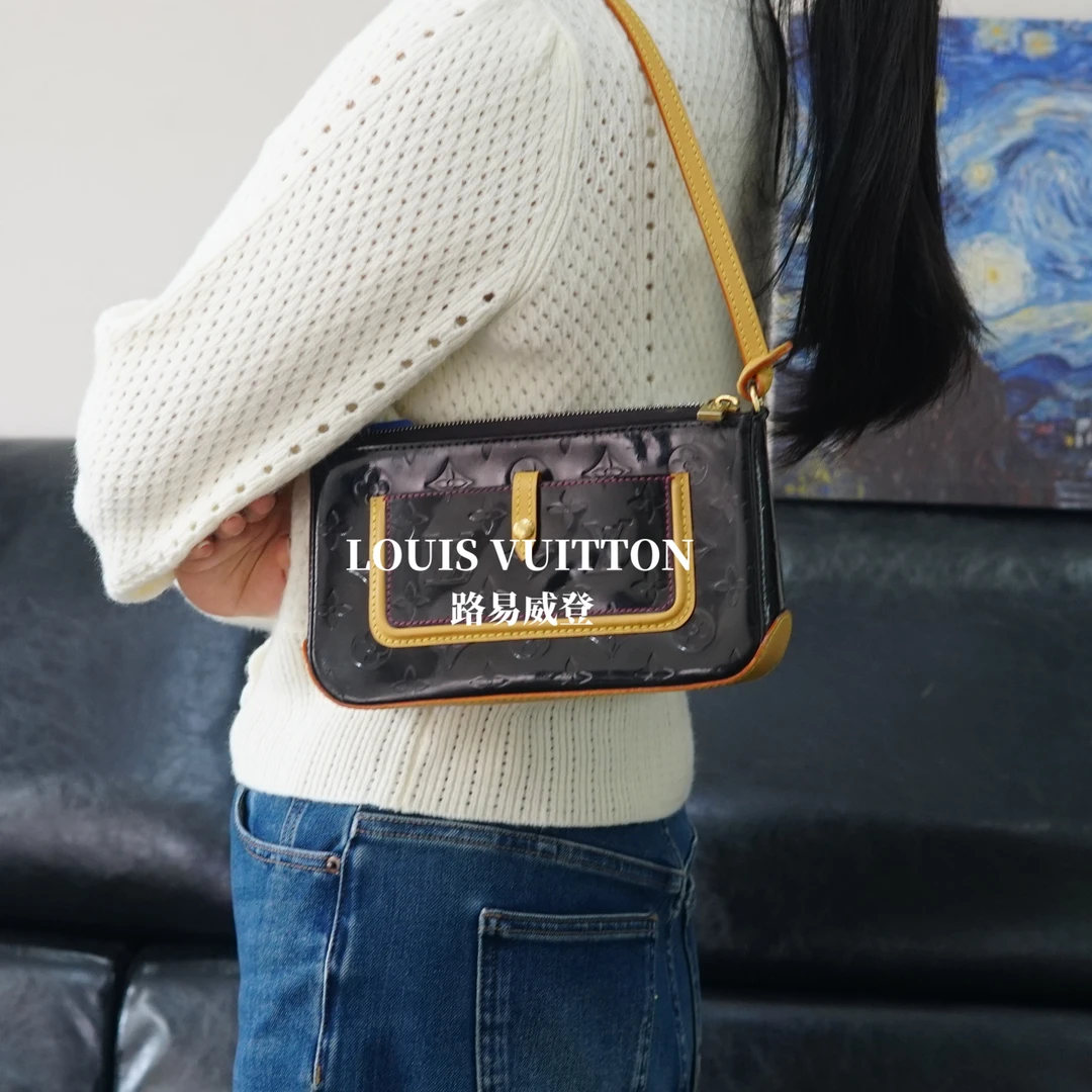 95新 LouisVuitton/路易威登 漆皮单肩包/FY08627024/7024
