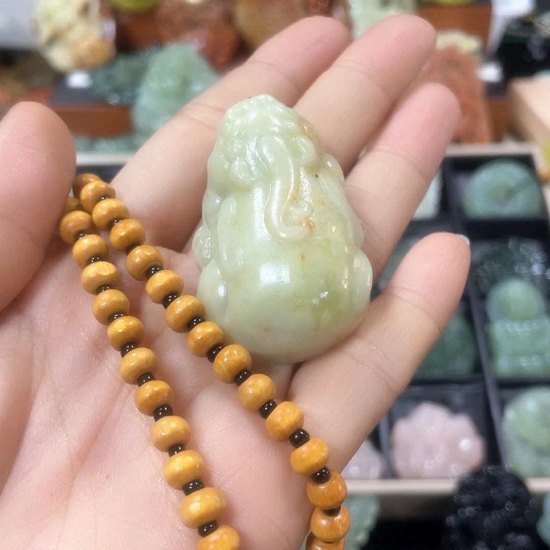 蛇纹石玉颈饰未镶嵌