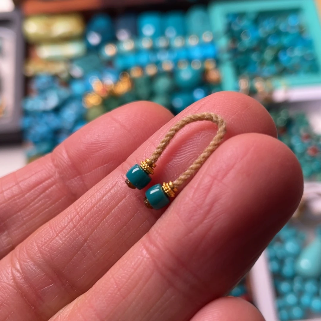 绿松石未镶嵌颈饰