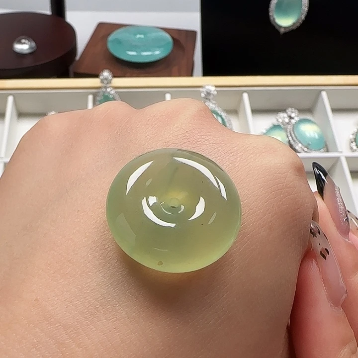 未镶嵌蛇纹石玉颈饰