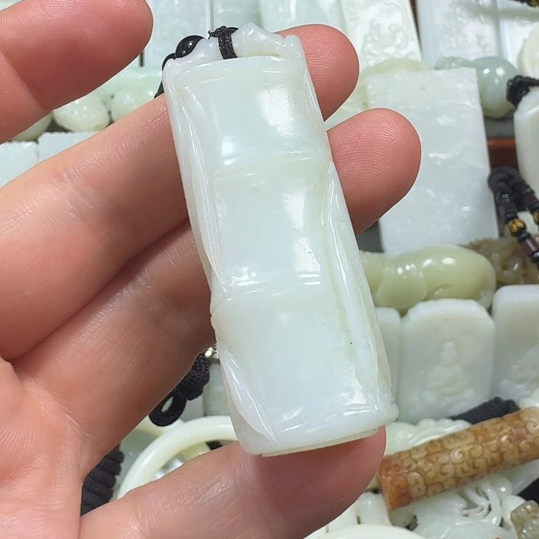 文***刀和田玉未镶嵌挂件