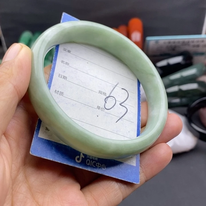 未镶嵌手镯石英质玉