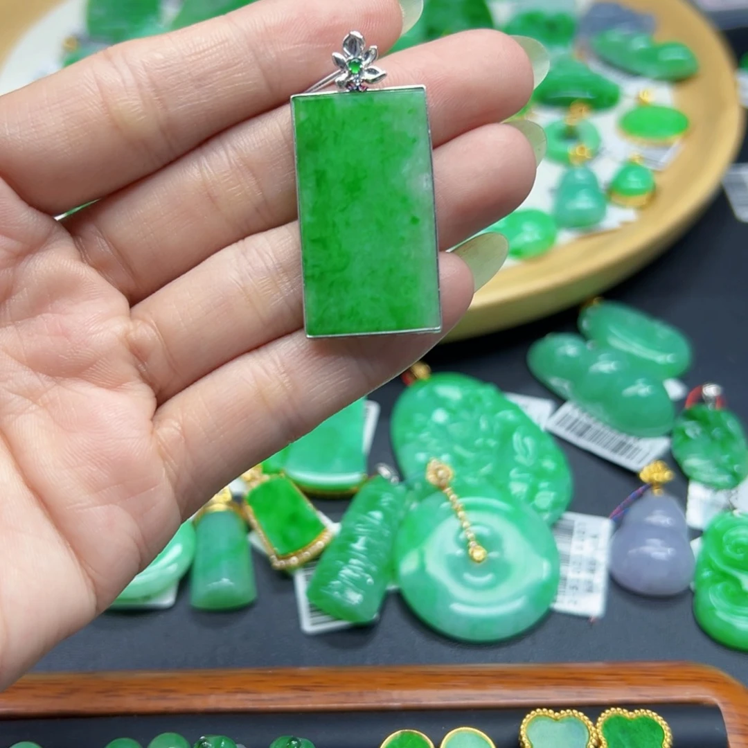 翡翠颈饰18K金镶嵌天然缅料A货一件