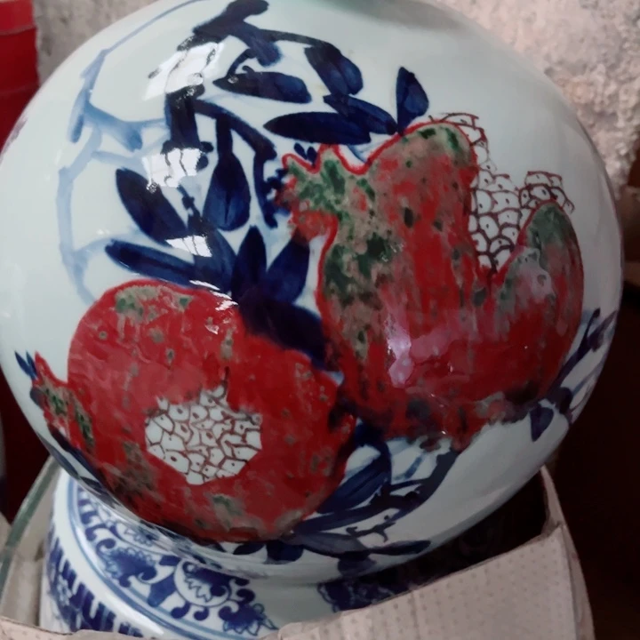 青花玲珑石榴花瓶
