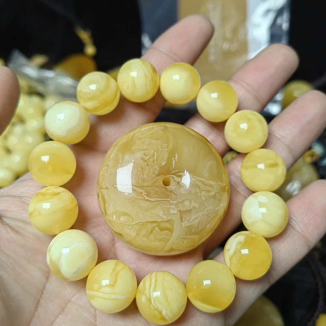 蜜蜡平安扣和手串