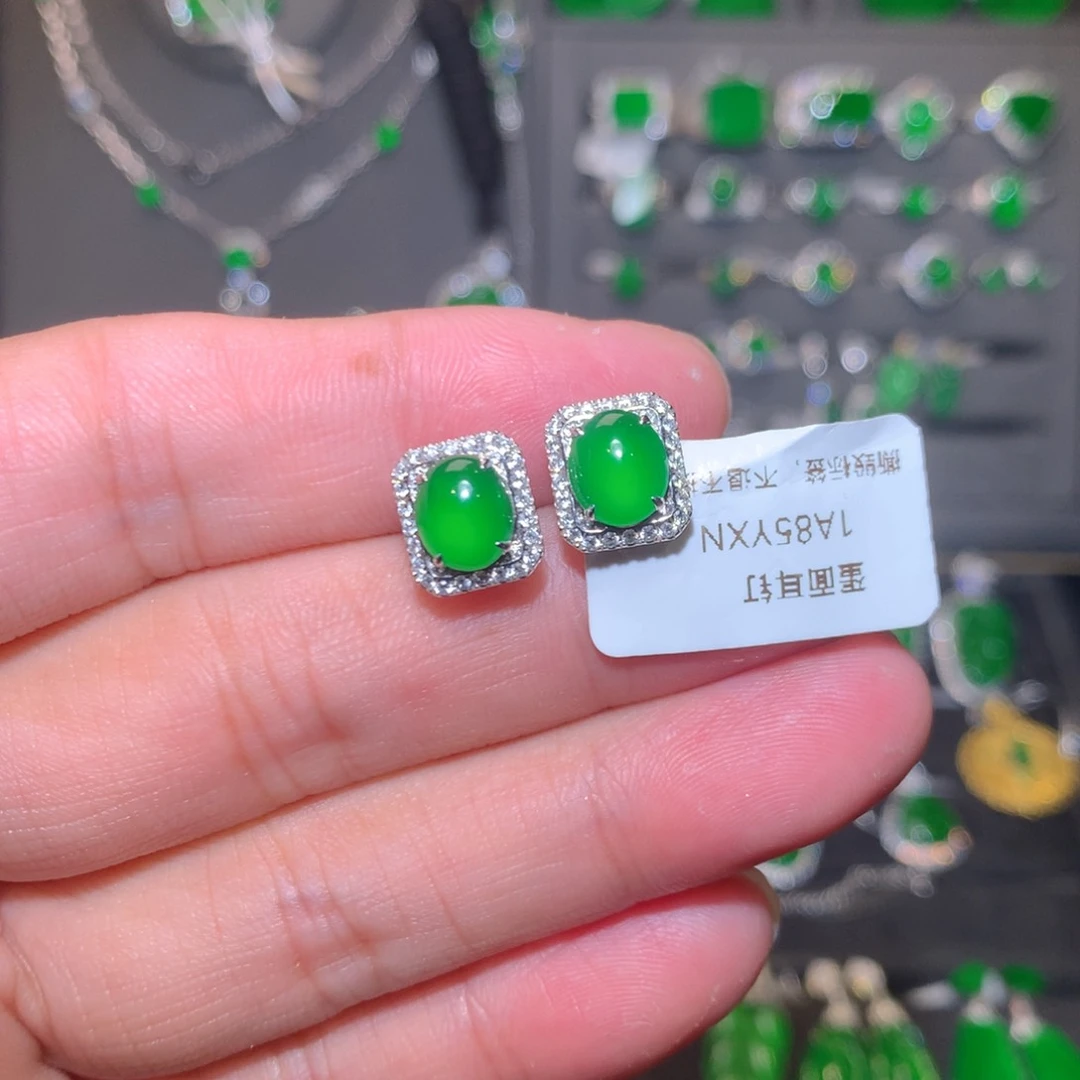 18K金镶嵌翡翠耳钉天然翡翠