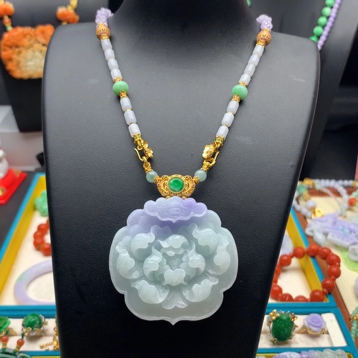 翡翠颈饰未镶嵌翡翠花