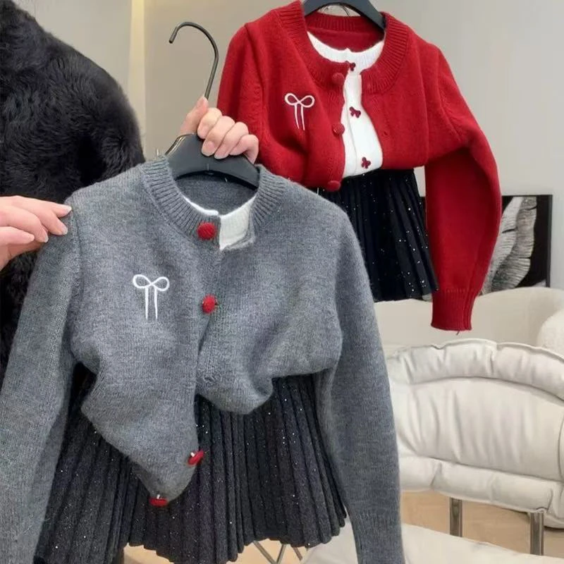 女宝韩版洋气时尚假两件质感很好刺绣百搭重工毛衣开衫外套