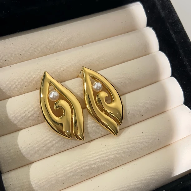 铜合金耳饰 法式复古不规则艺术感几何仿珍珠耳环