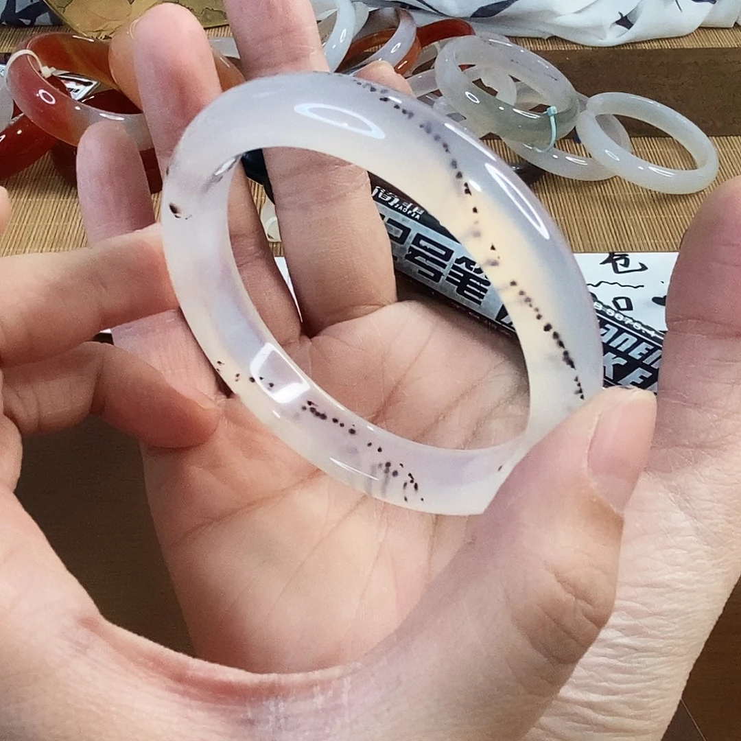 玛瑙/玉髓未镶嵌手镯0188。56.9圈