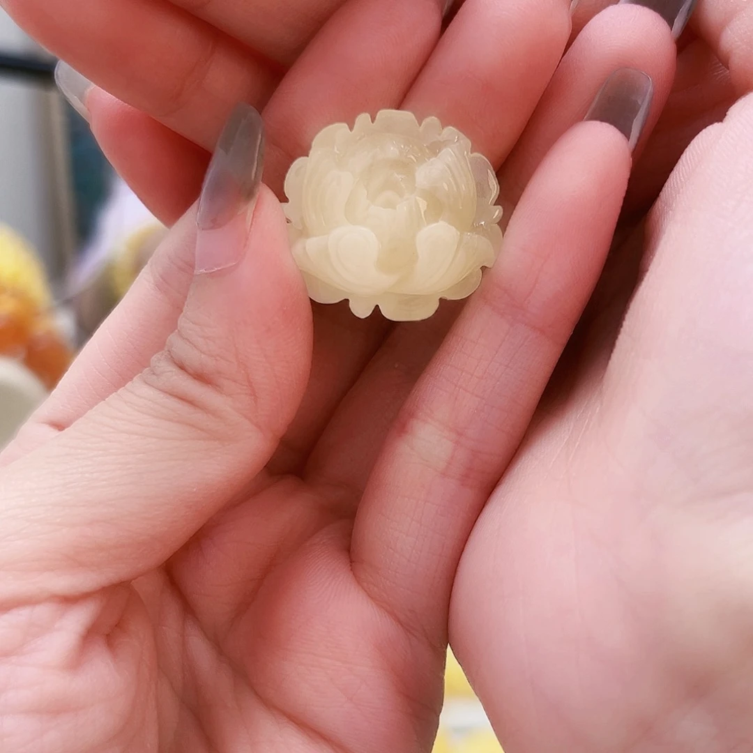 未镶嵌琥珀裸石牡丹花