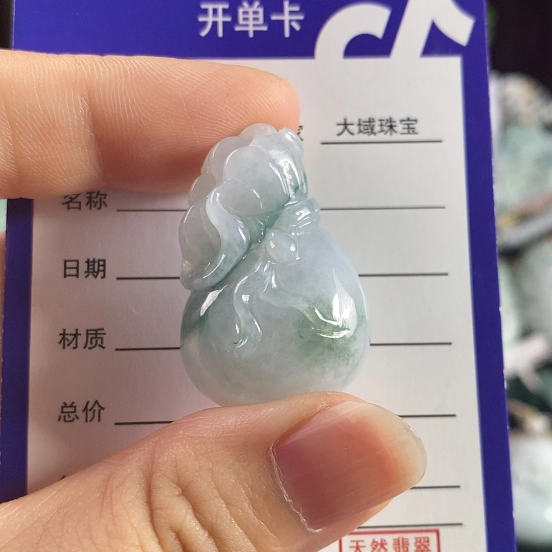 翡翠未镶嵌颈饰钱袋子