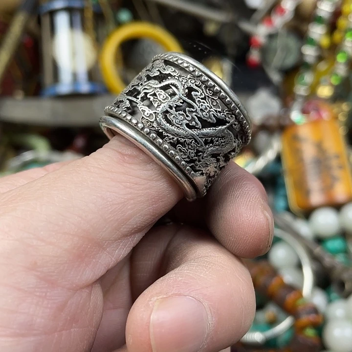 ，****铜器工艺品等物品