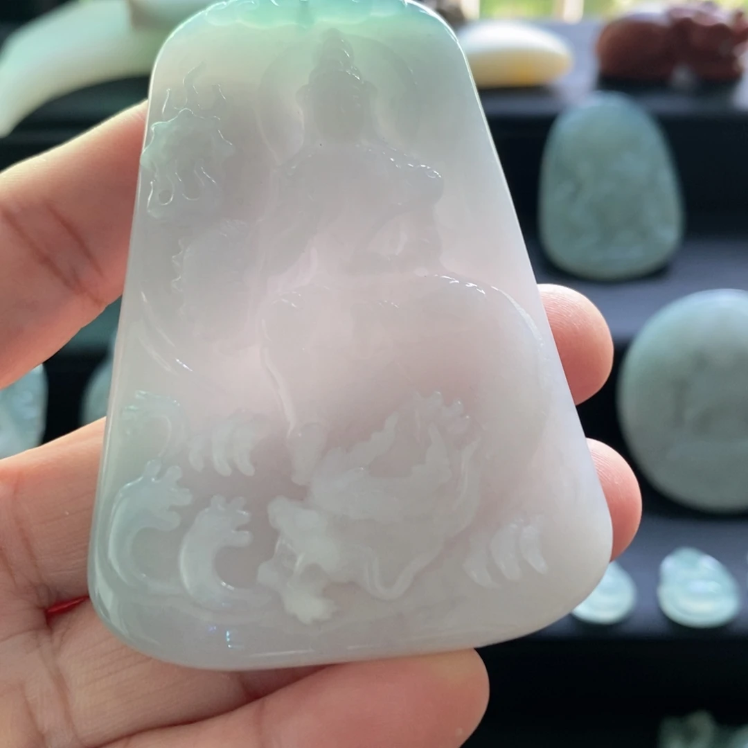 翡翠未镶嵌颈饰玉龙观音