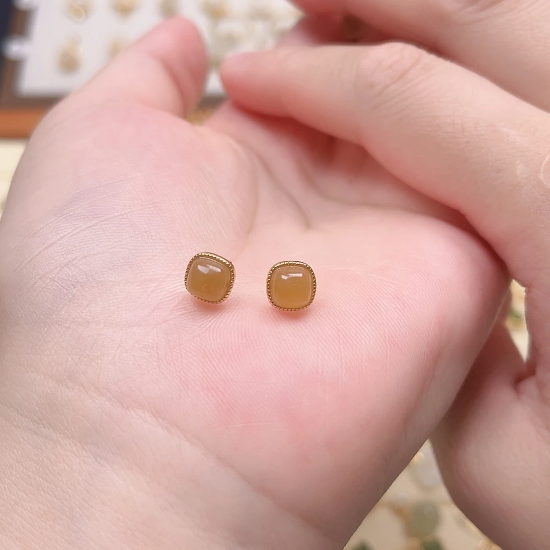 琪***️和田玉银S925镶嵌耳饰