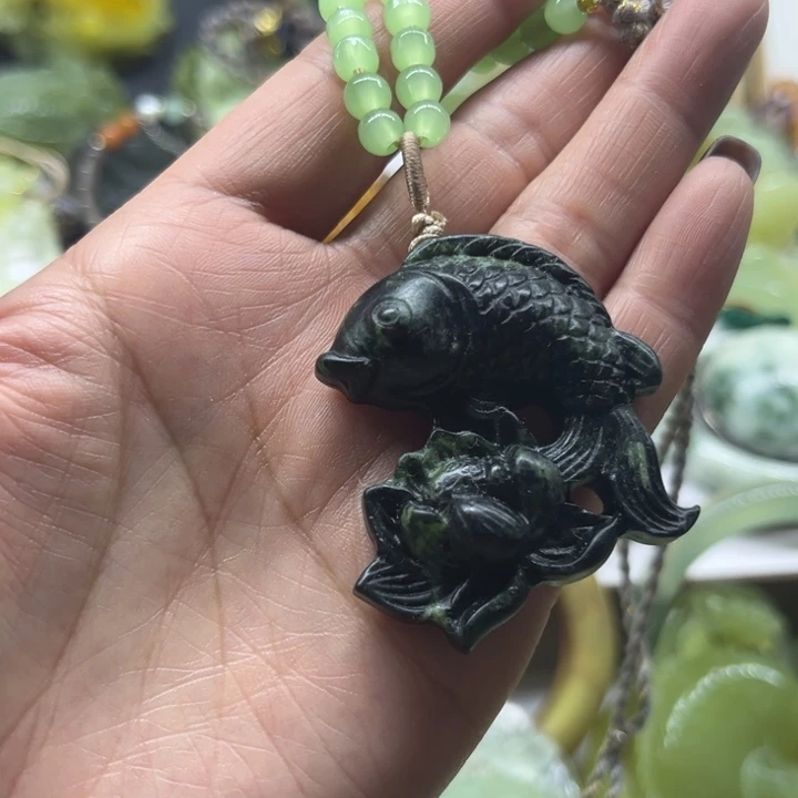 蛇纹石玉未镶嵌颈饰