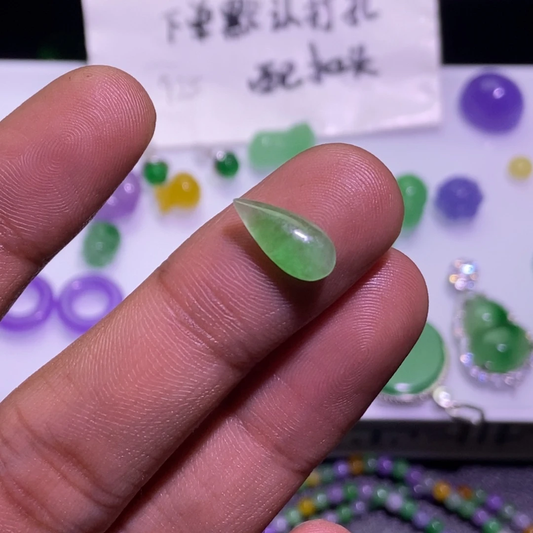 翡翠未镶嵌颈饰吊坠