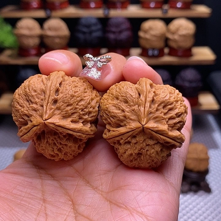 文玩核桃把件天狼三棱18