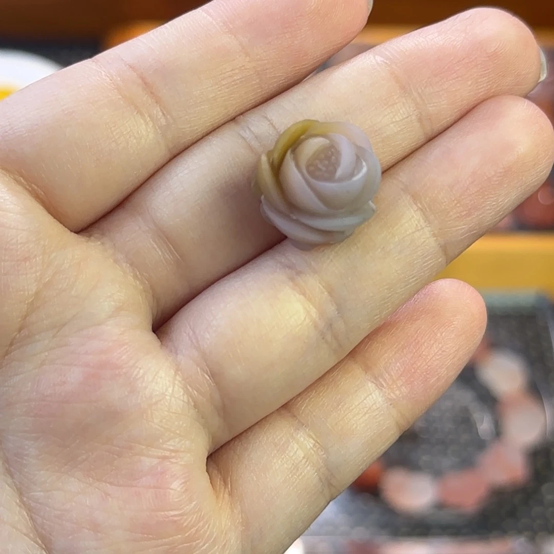 南红玛瑙未镶嵌珠宝半成品玫瑰花