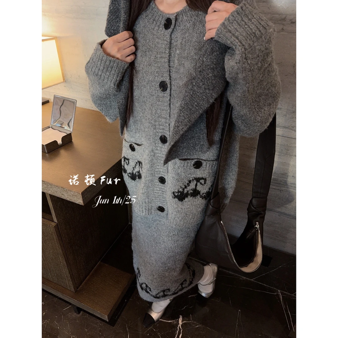 灰色休闲时尚樱桃针织毛衣慵懒高级感套装女气质2025超火两件套裙