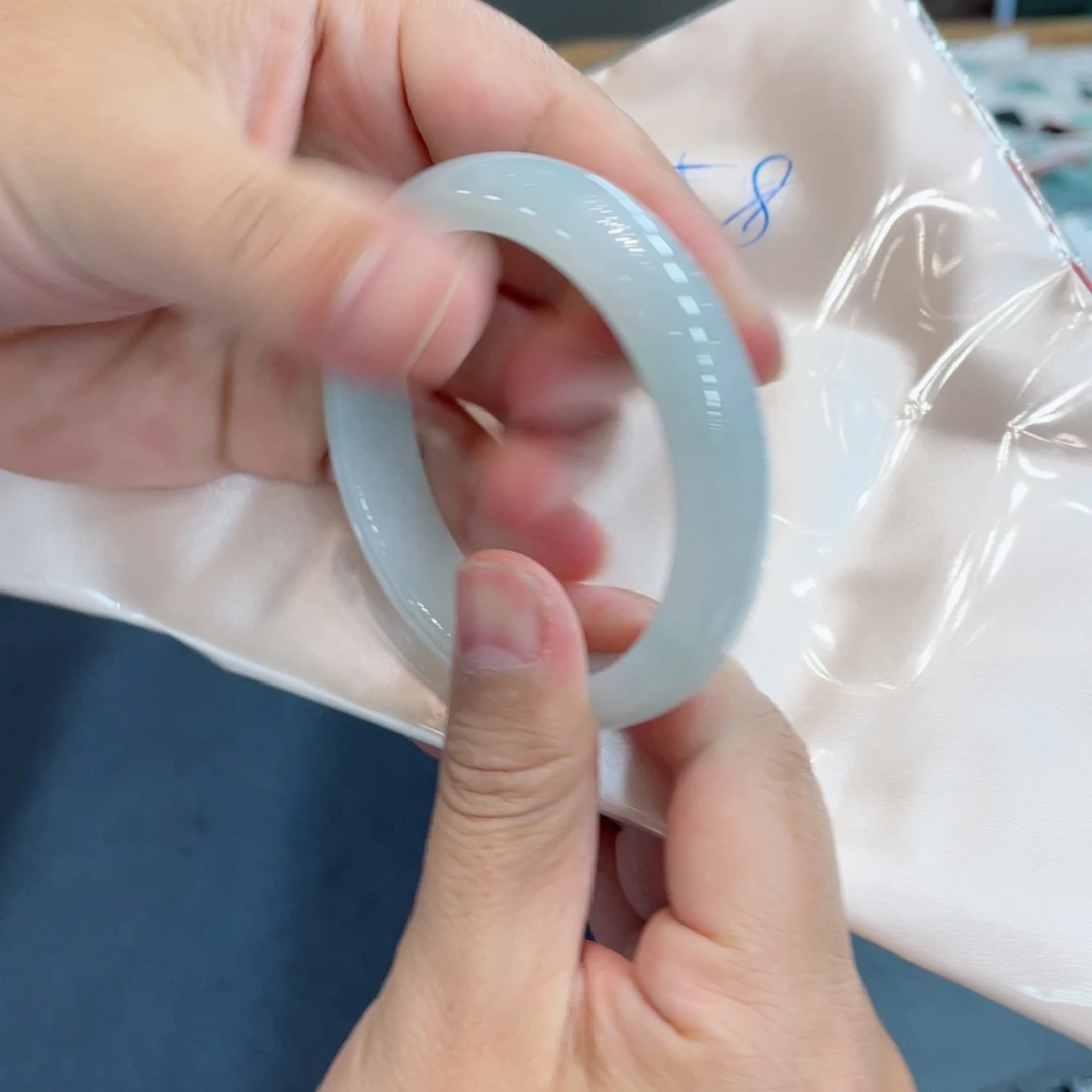 翡翠未镶嵌手镯手镯