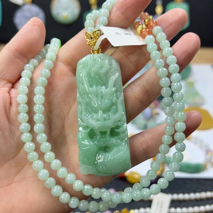 颈饰未镶嵌翡翠吊坠