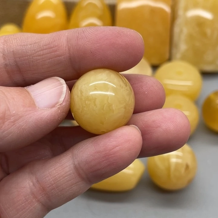 琥珀裸石未镶嵌安**年蜜蜡