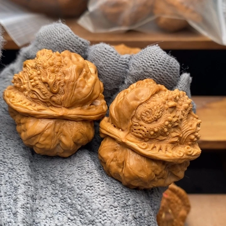 奇***烤把件文玩核桃文玩核桃雕刻手把件