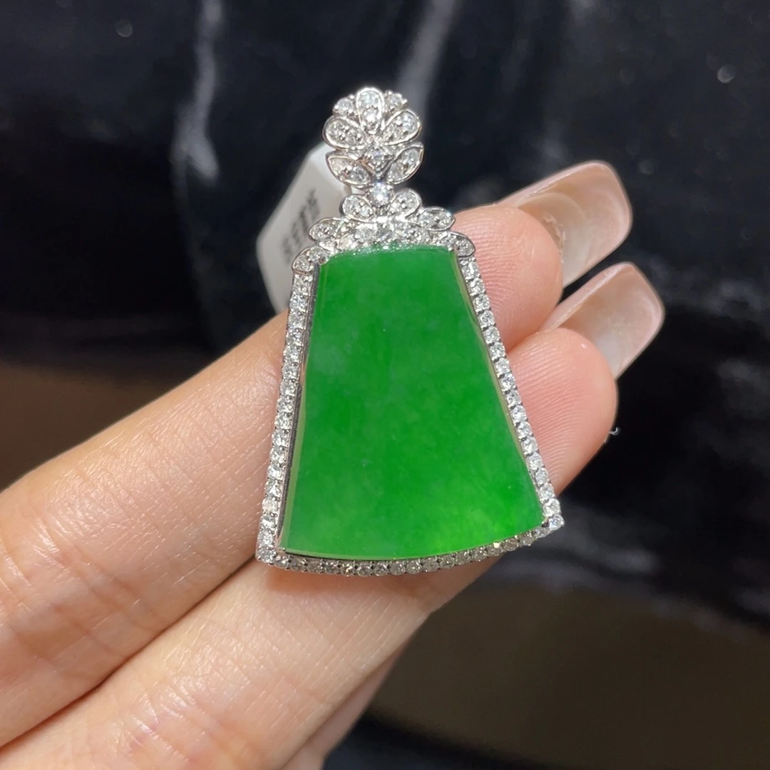 翡翠颈饰18K金镶嵌天然缅甸翡翠