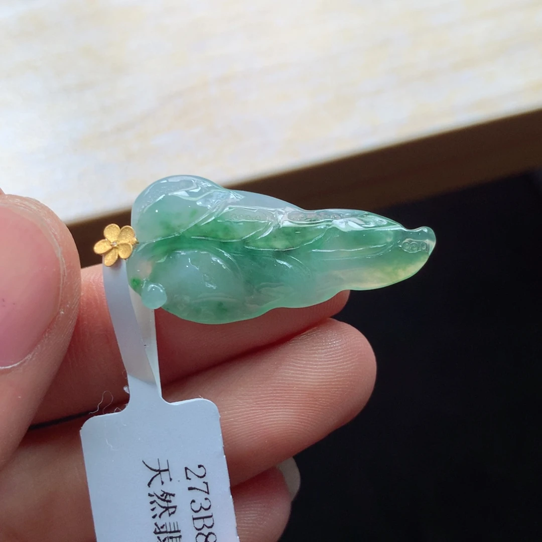 翡翠未镶嵌颈饰吊坠