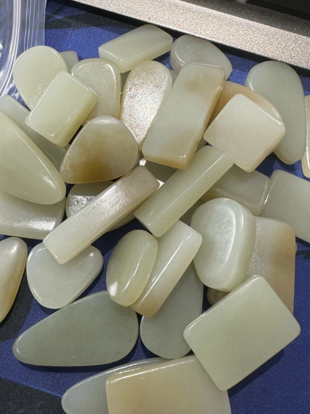 2和田玉新疆且末料吊坠随机发多样性发货其一