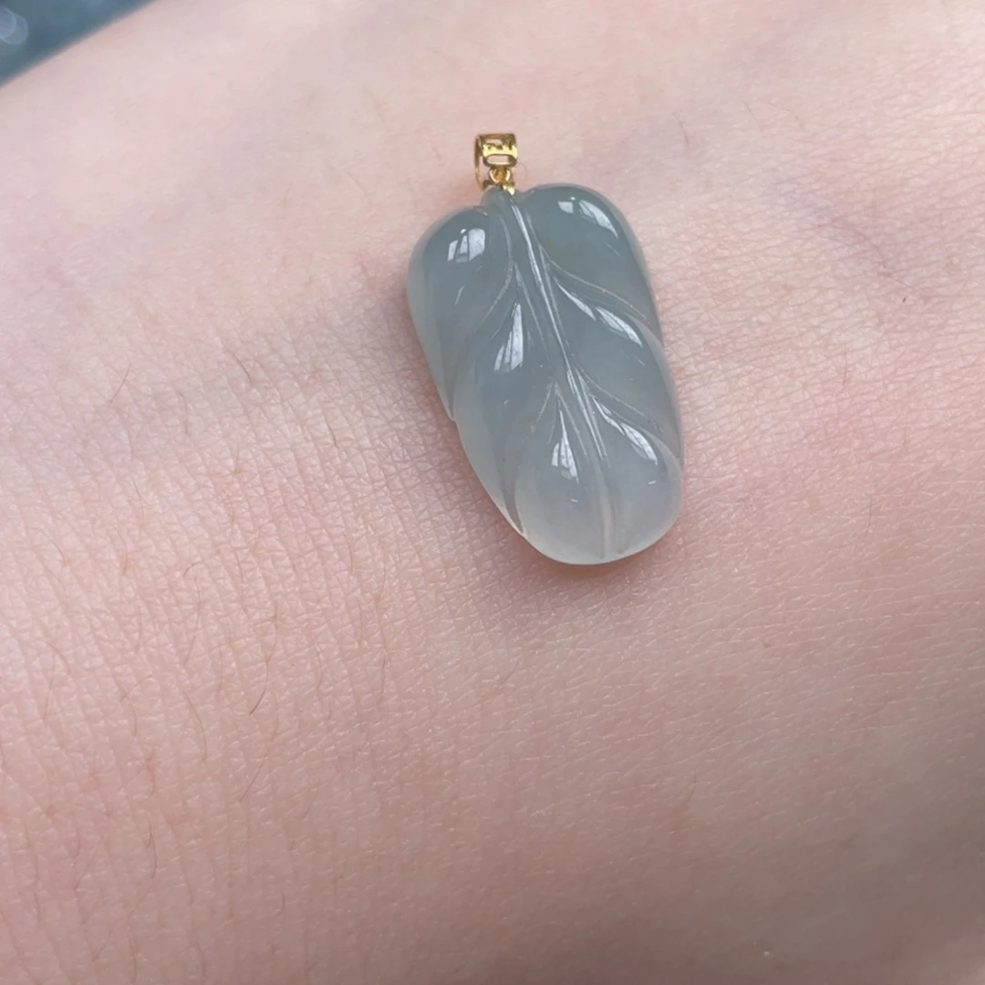 翡翠未镶嵌颈饰叶子