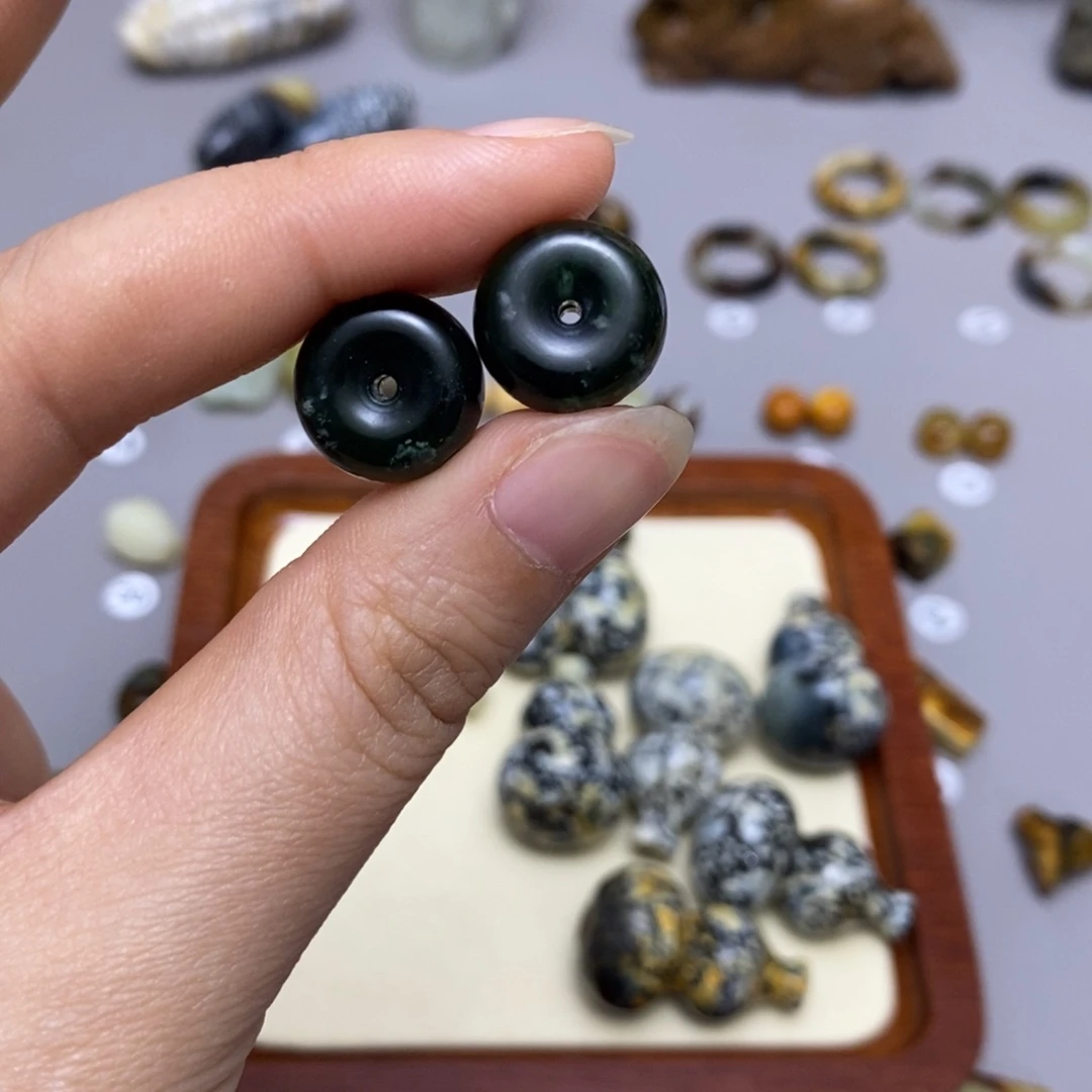 蛇纹石玉未镶嵌配饰青**棉