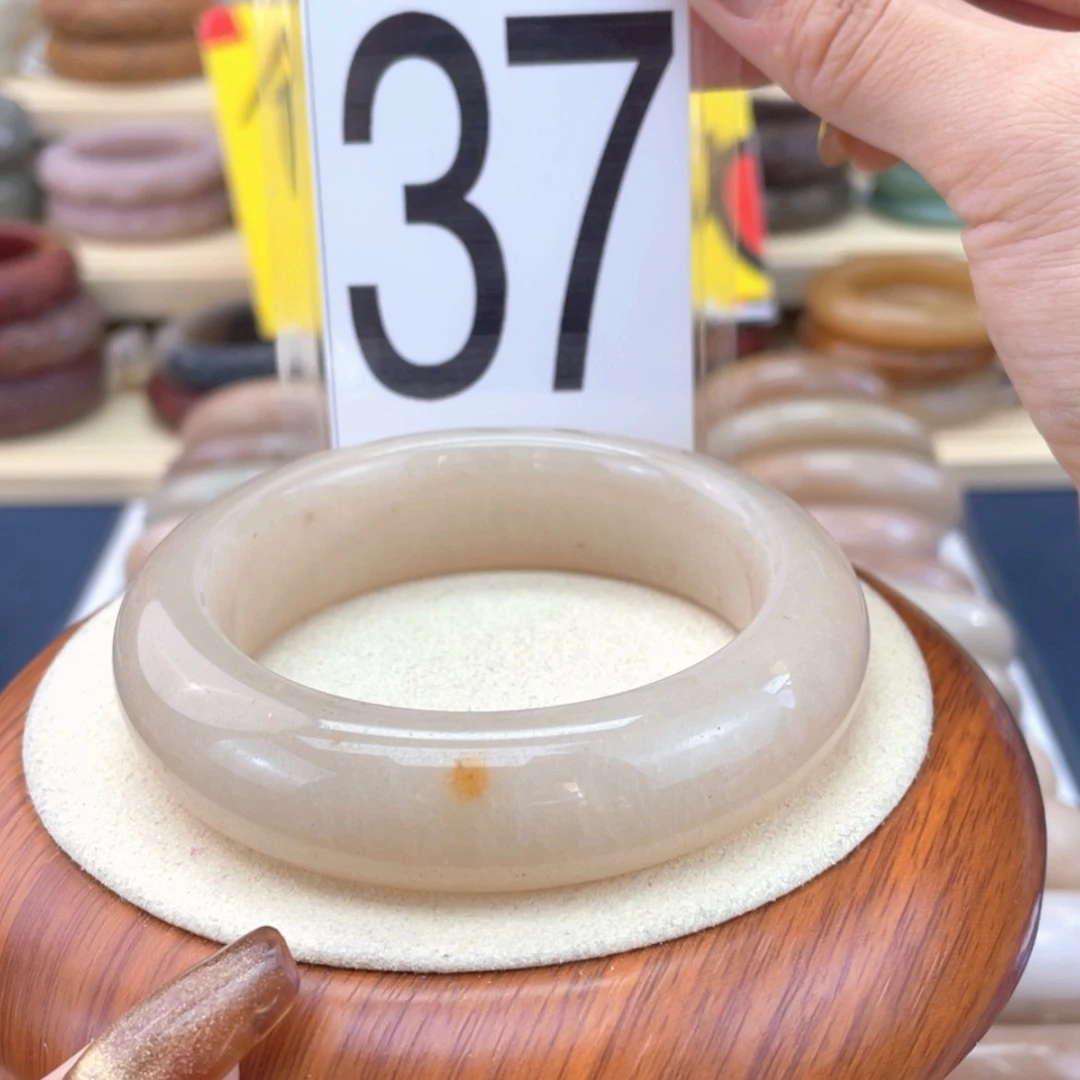 【闪购商品】石英质玉手镯未镶嵌