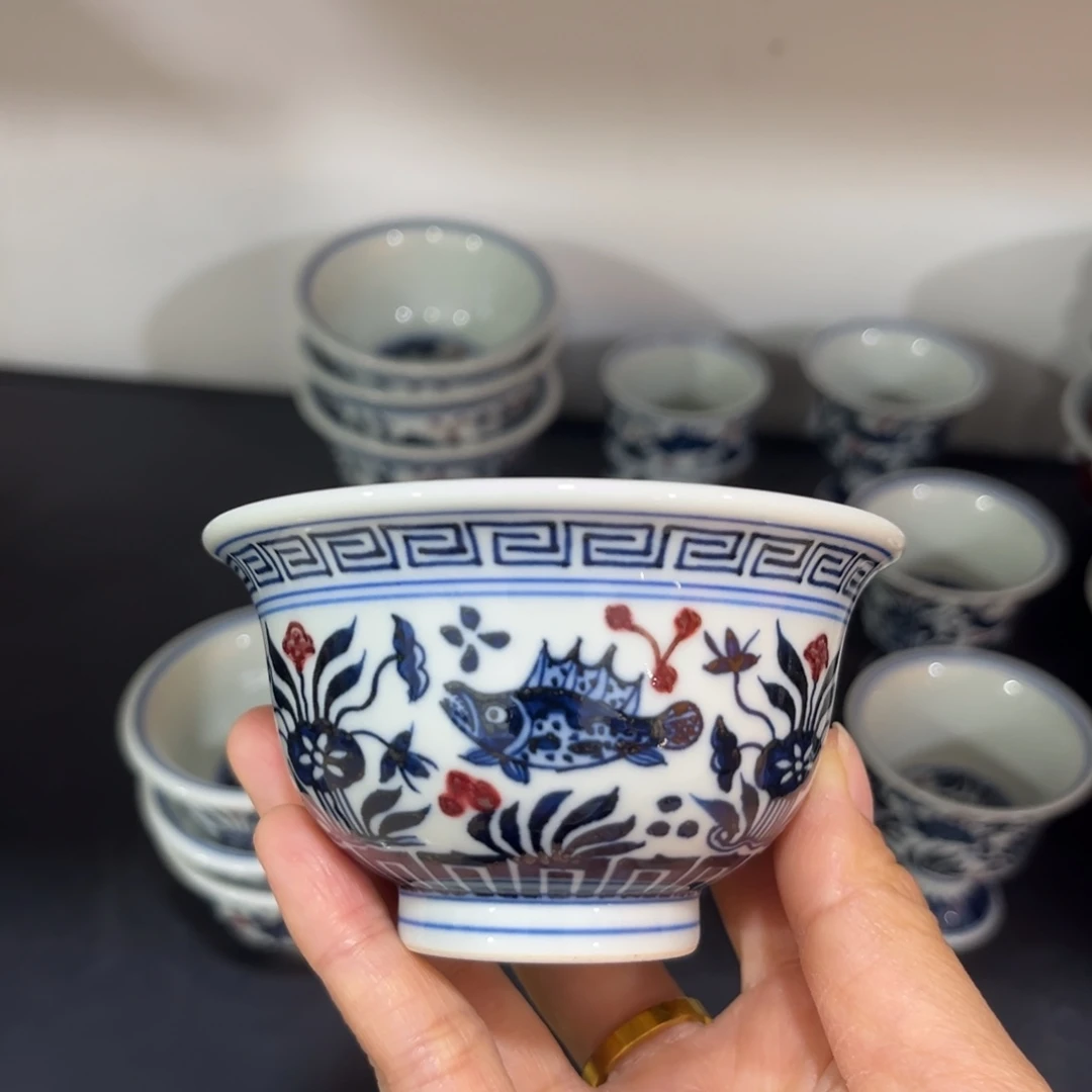 青花釉里红鱼藻压手