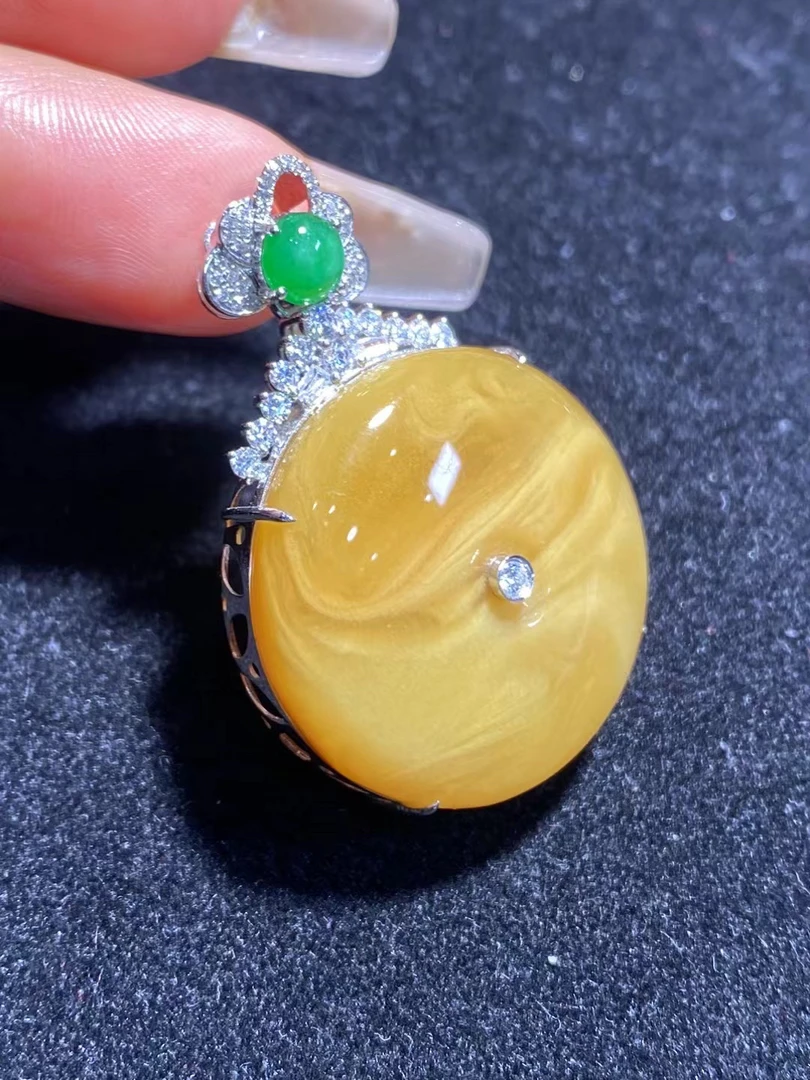 缅甸琥珀, 18K白蜜蜡平安扣，尺寸42*28*11.2mm