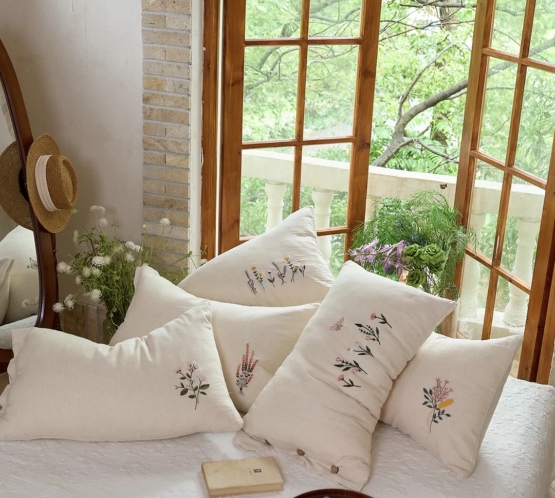 重工刺绣枕套48*74柔软透气亲肤一对装（不选花色）