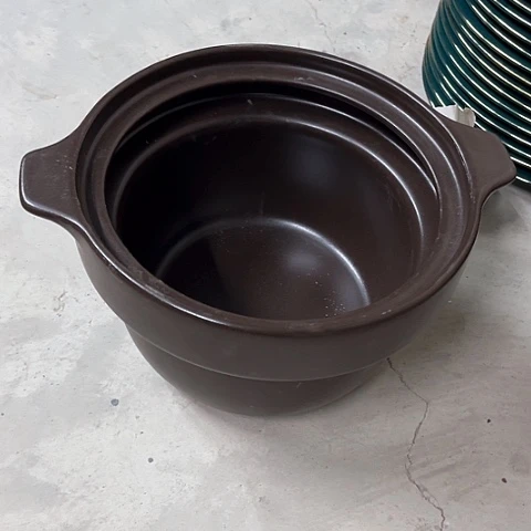 微瑕，明火，口径24，高度14无盖，拖釉 ，4L