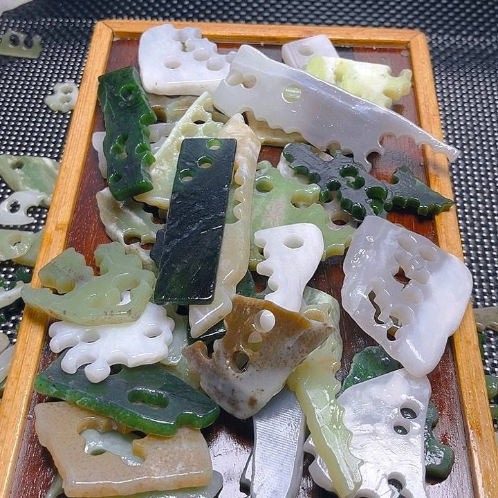 老***志和田玉（糖玉）未镶嵌颈饰