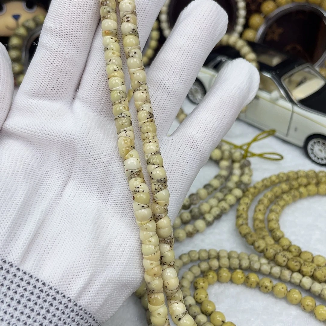 星月菩提吊坠玉化大肠