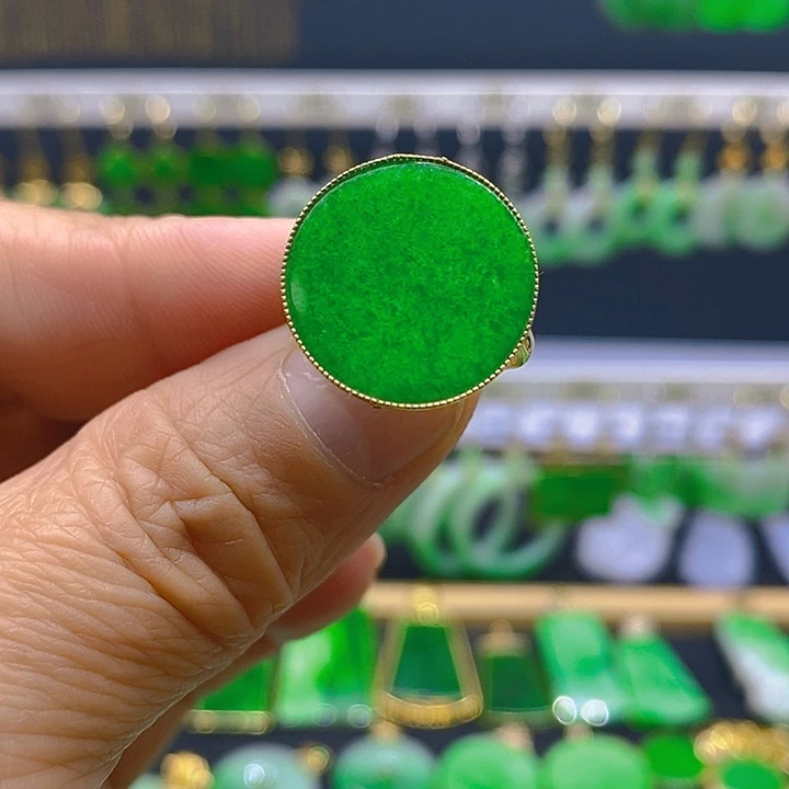 翡翠18K金镶嵌戒指戒指