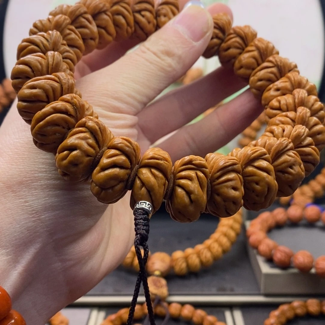 桃核吊坠23白玉龙手持