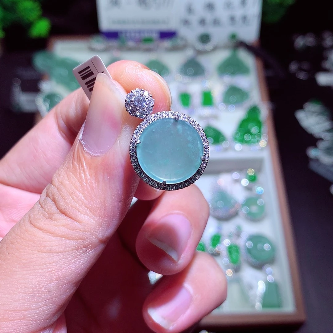 翡翠未镶嵌颈饰翡翠